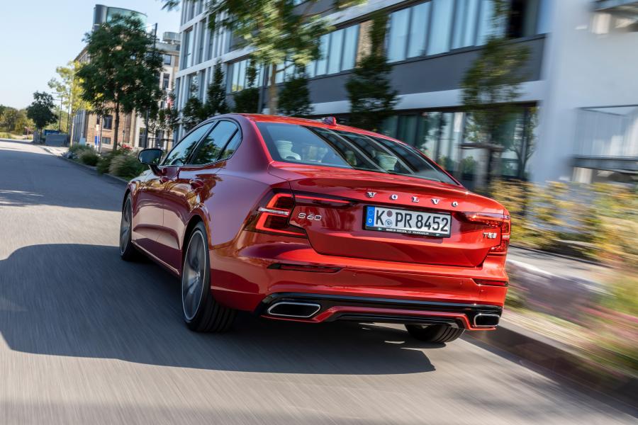  Volvo S60 T5 R-Design 2018 года  (WW) (фото 18 из 24)